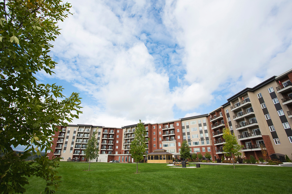 Le Manoir du Quartier | 8080 5e Ave, Saint-Georges, QC G5Y 0G3, Canada | Phone: (418) 227-8080