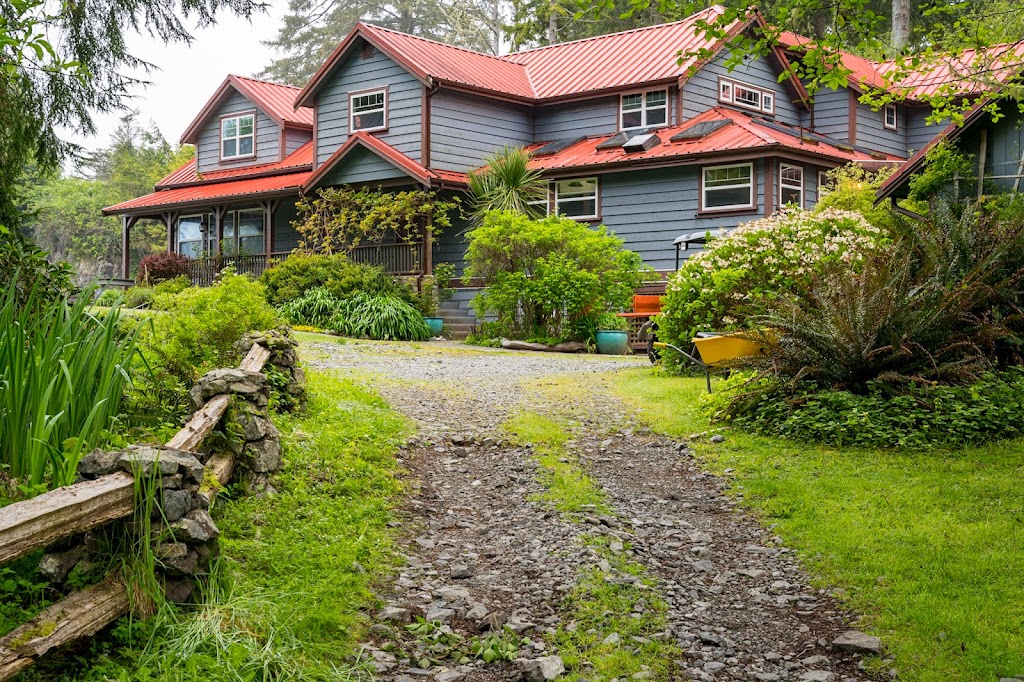 Outer Shores Lodge | 49 Michelsens Ln, Bamfield, BC V0R 1B0, Canada | Phone: (250) 650-2930