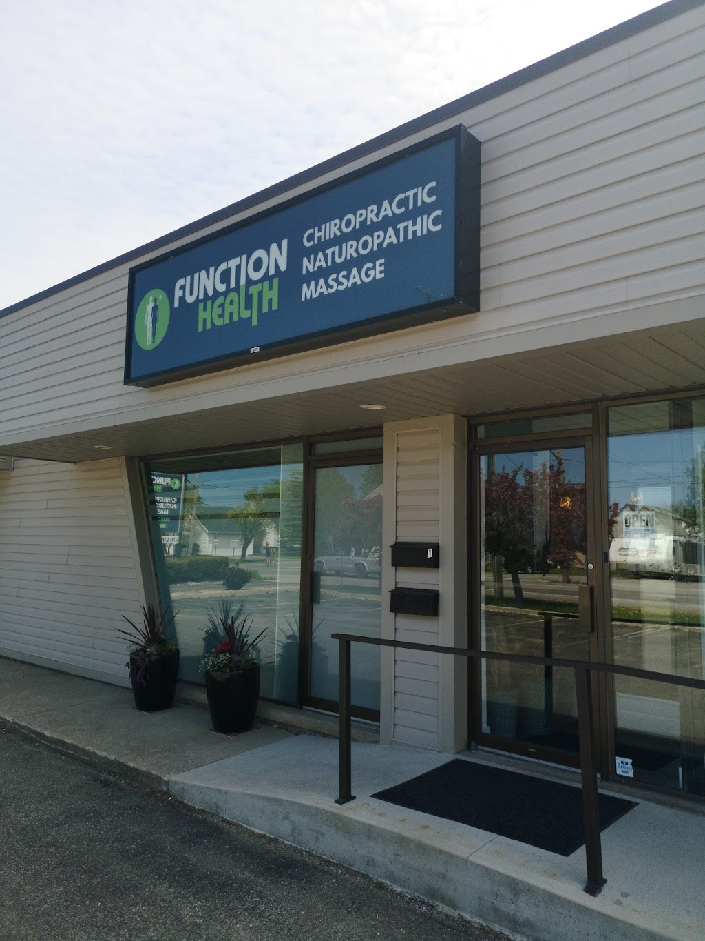 Dr. Daniel Pardo, Chiro | Acu | Rehab | Wellness | 75 Lincoln St, Welland, ON L3C 5J3, Canada | Phone: (905) 732-0312