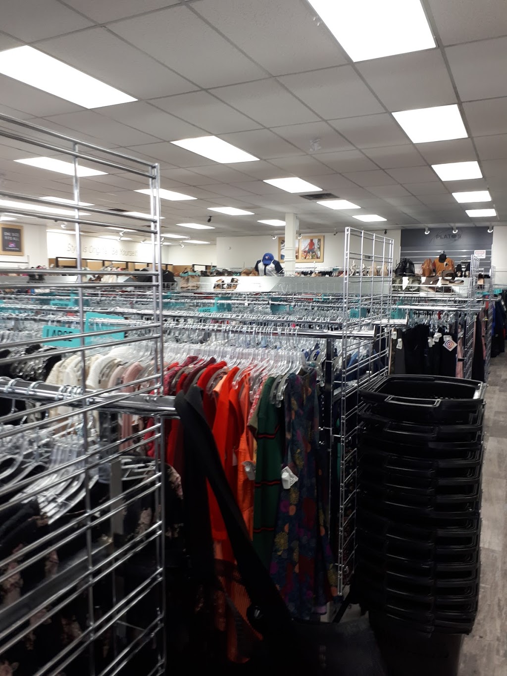 Platos Closet Brantford | 327 King George Rd, Brantford, ON N3R 5L9, Canada | Phone: (519) 757-0808
