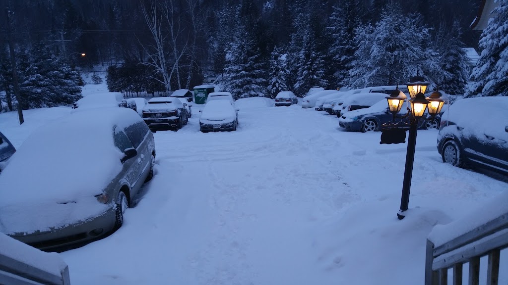 Club Privilege Mont-Tremblant–Village | 1482 Chem. du Village, Mont-Tremblant, QC J8E 1G7, Canada | Phone: (819) 425-9818