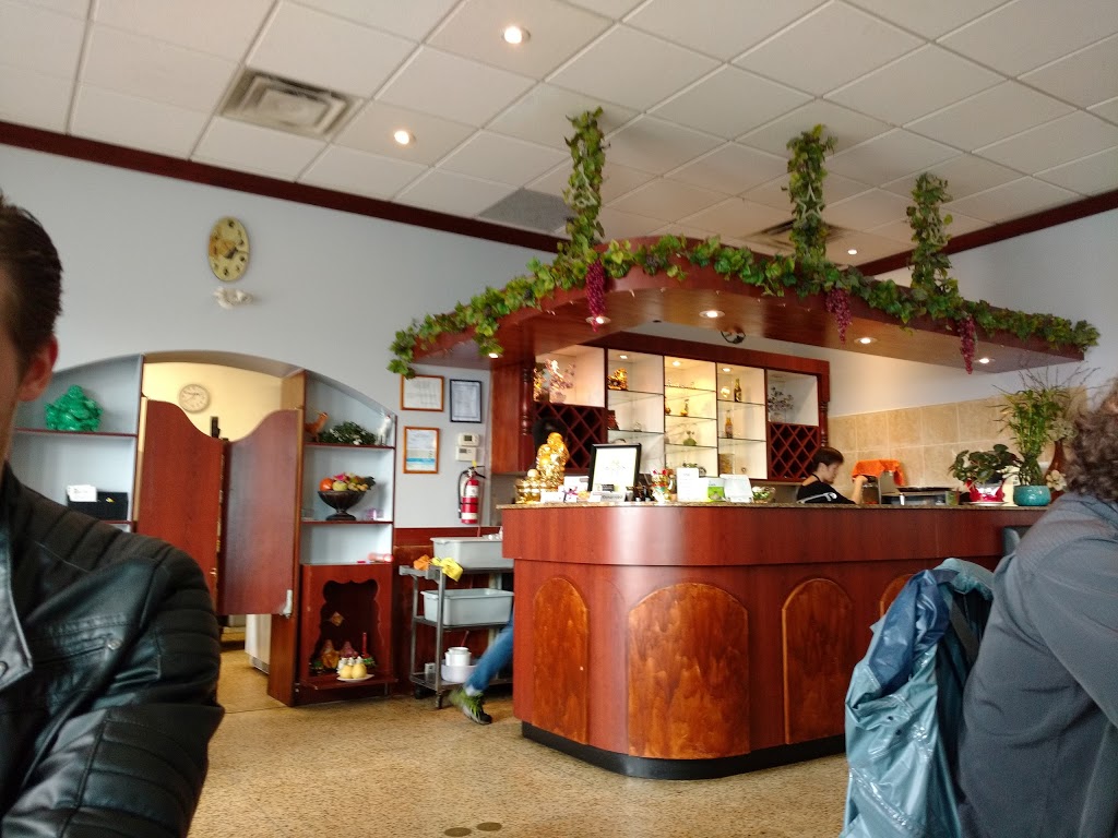 Pho Binh Minh Restaurant 2nd location | 706 Queenston Rd, Hamilton, ON L8G 1A2, Canada | Phone: (905) 661-0404