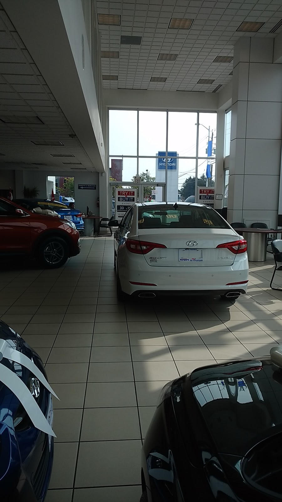 Londons Airport Hyundai | 2294 Dundas St, London, ON N5V 1R5, Canada | Phone: (519) 452-3443