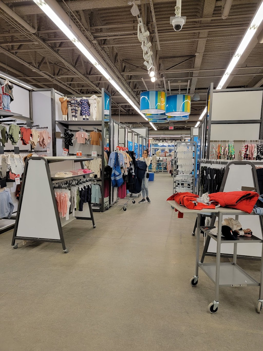 Old Navy | 2525 36 St NE, Calgary, AB T1Y 5T4, Canada | Phone: (403) 590-9501