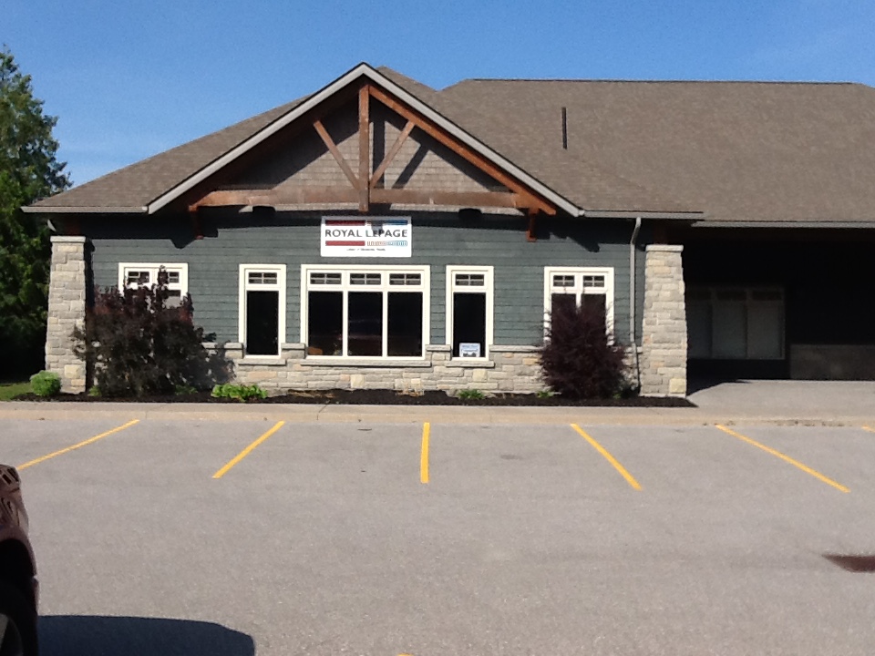 Royal LePage Lakes of Muskoka Realty | 1100A Muskoka Rd S #1, Gravenhurst, ON P1P 1K9, Canada | Phone: (705) 687-3474
