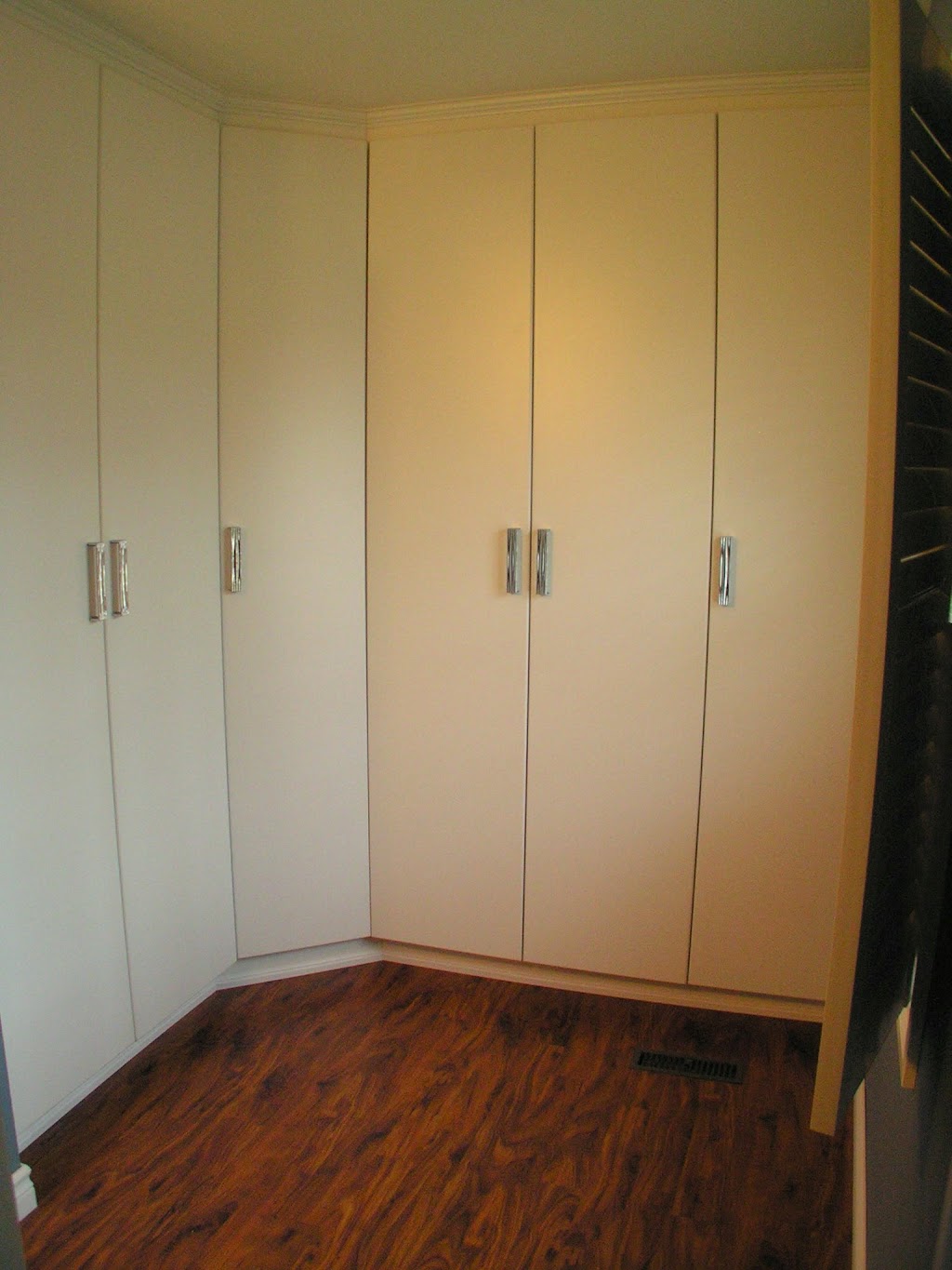 Jencia Custom Cabinets & Mantels Inc. | 2586 Dunwin Dr Unit 5A, Mississauga, ON L5L 1J5, Canada | Phone: (905) 820-2542