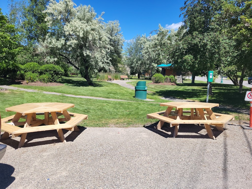 The Orchard (Hostel Private Bunks) | 4999 Highway 93, 1 B 27 Unit, Radium Hot Springs, BC V0A 1M0, Canada | Phone: (250) 347-0011