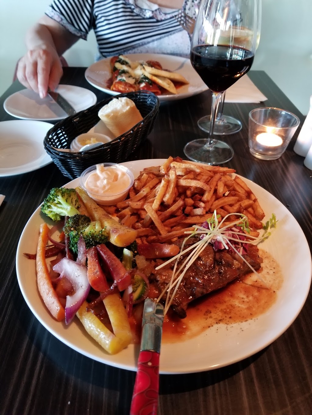 Le Décante | 999 Rue Notre-Dame, Lavaltrie, QC J5T 1R4, Canada | Phone: (450) 935-1110