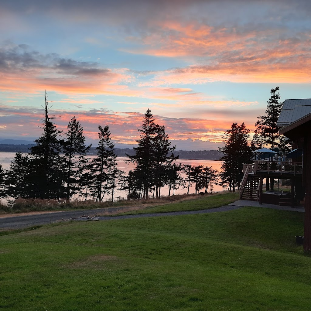 Tsa-Kwa-Luten Lodge/Cape Mudge Resort | 1, Lighthouse Rd, Quathiaski Cove, BC V0P 1N0, Canada | Phone: (250) 830-2299