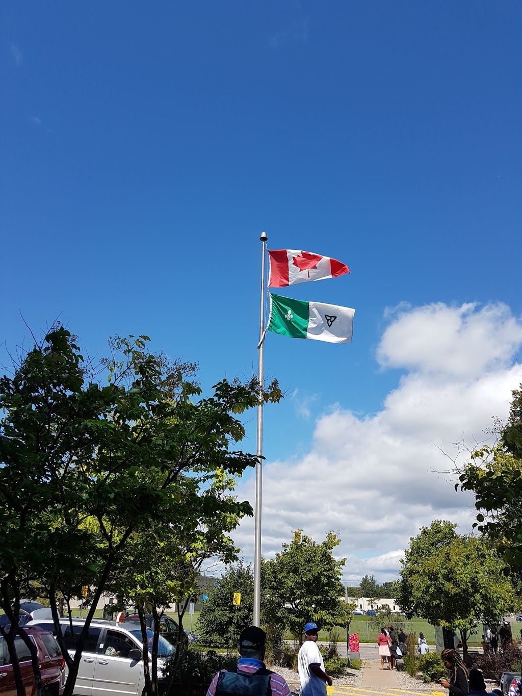École secondaire publique lAlternative | 2445 St Laurent Blvd, Ottawa, ON K1G 6C3, Canada | Phone: (613) 745-0369