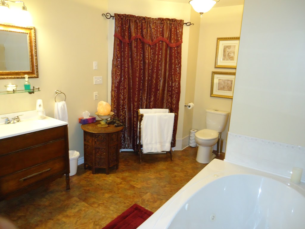 Absolute Elegance Bed & Breakfast | 6023 Culp St, Niagara Falls, ON L2G 2B6, Canada | Phone: (289) 296-9473