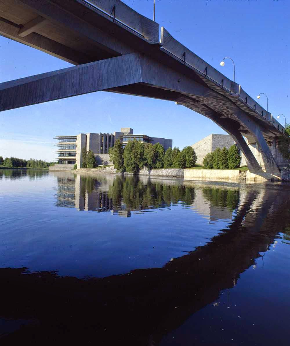 Trent University | 1600 W Bank Dr, Peterborough, ON K9L 0G2, Canada | Phone: (705) 748-1011