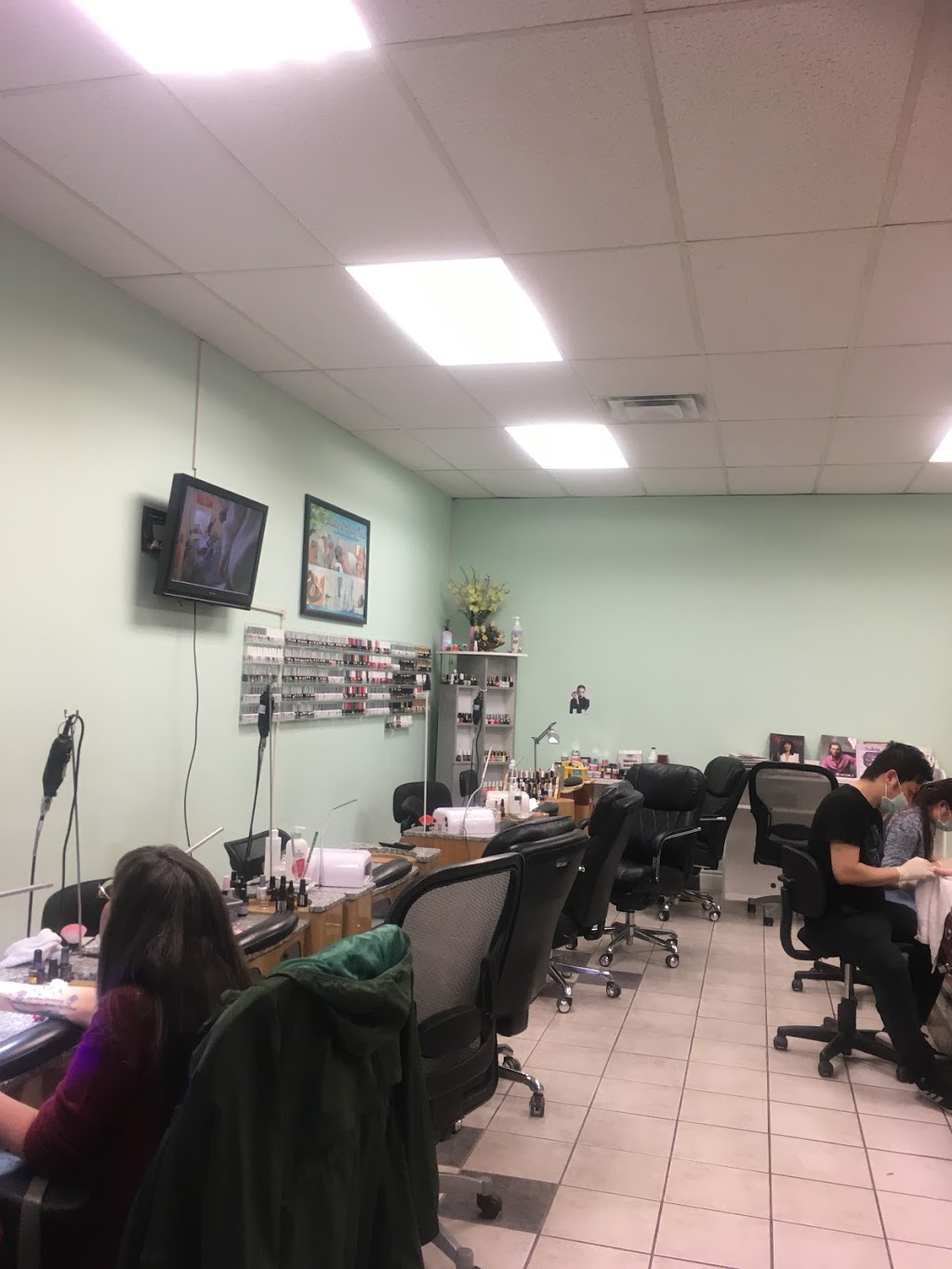 Lynns Nails | 5 Speedvale Ave E, Guelph, ON N1H 1J2, Canada | Phone: (519) 767-5894