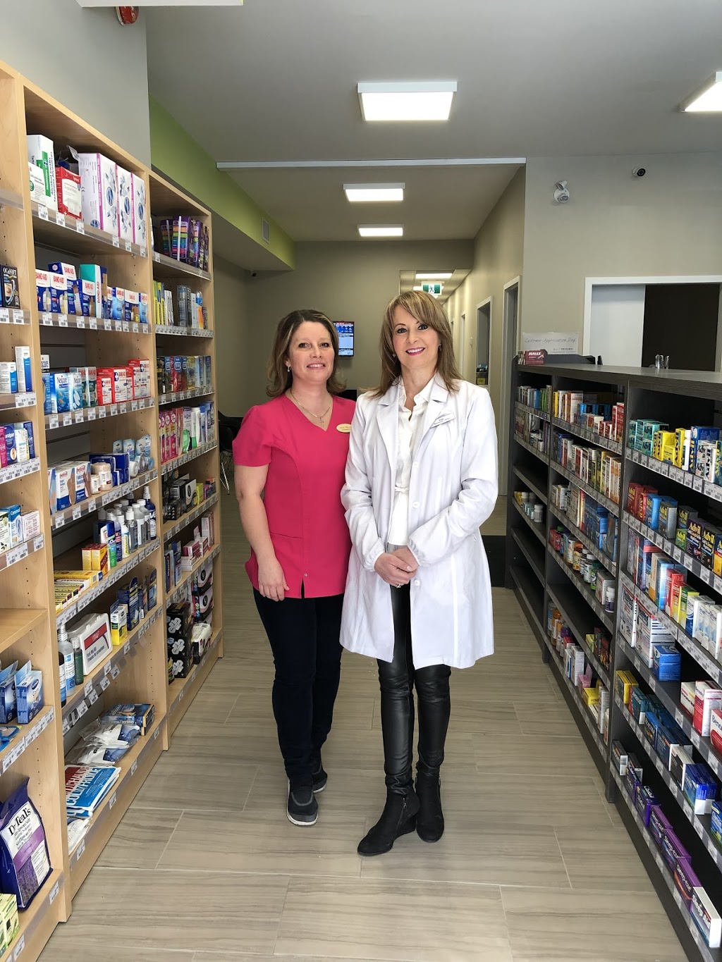 Dundas West Village Pharmacy | 2940 Dundas St W, Toronto, ON M6P 1Y8, Canada | Phone: (416) 761-9036