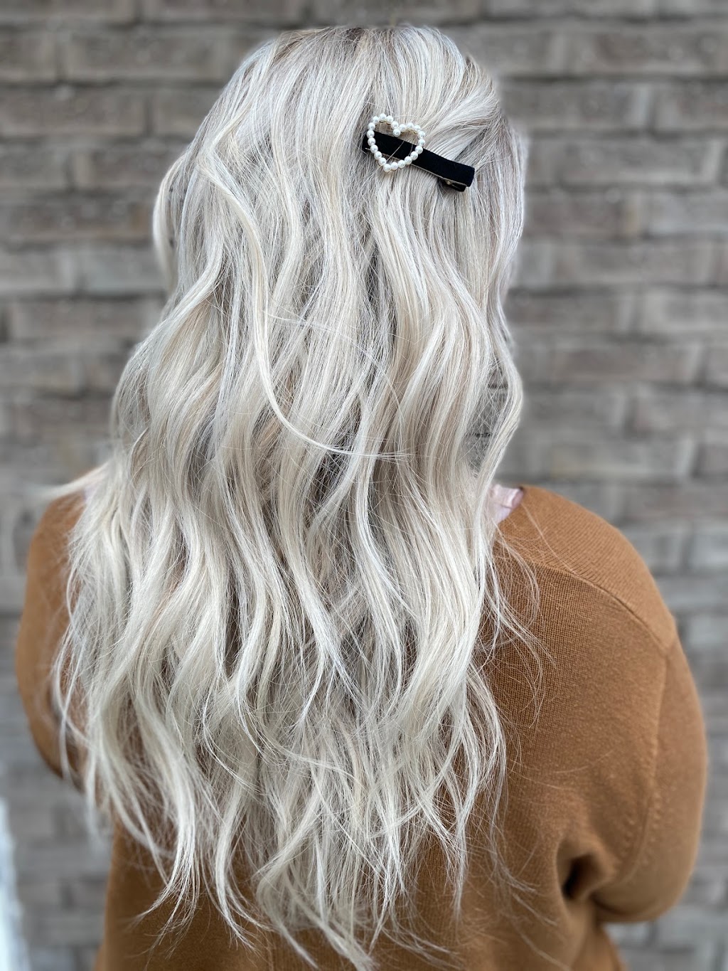 Pins Hair Studio | 221 Sunset Blvd, Cambridge, ON N1S 4M4, Canada | Phone: (705) 321-2096