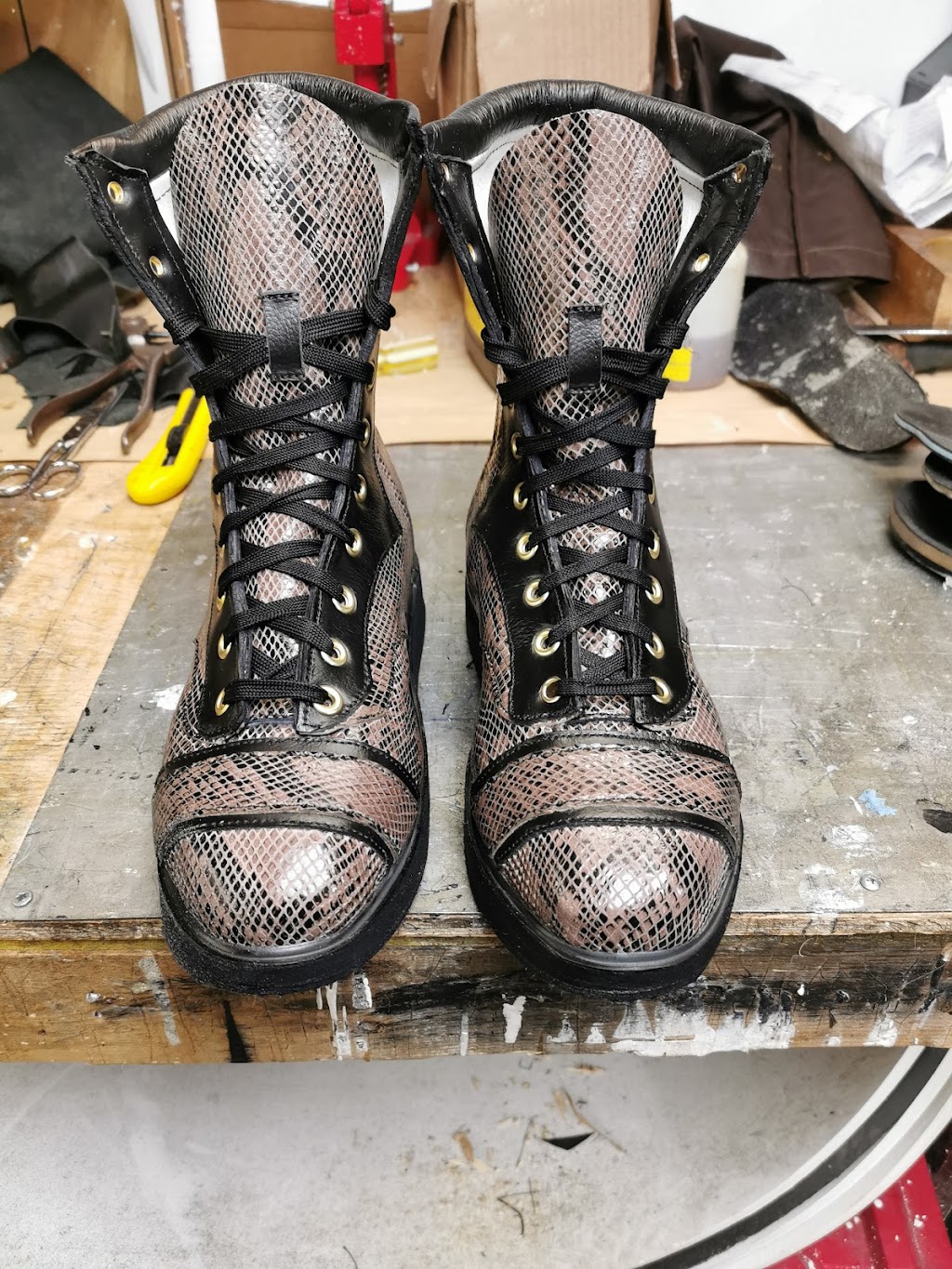 The Cobbler | box 331, 20 Albert St, Coboconk, ON K0M 1K0, Canada | Phone: (416) 528-1061