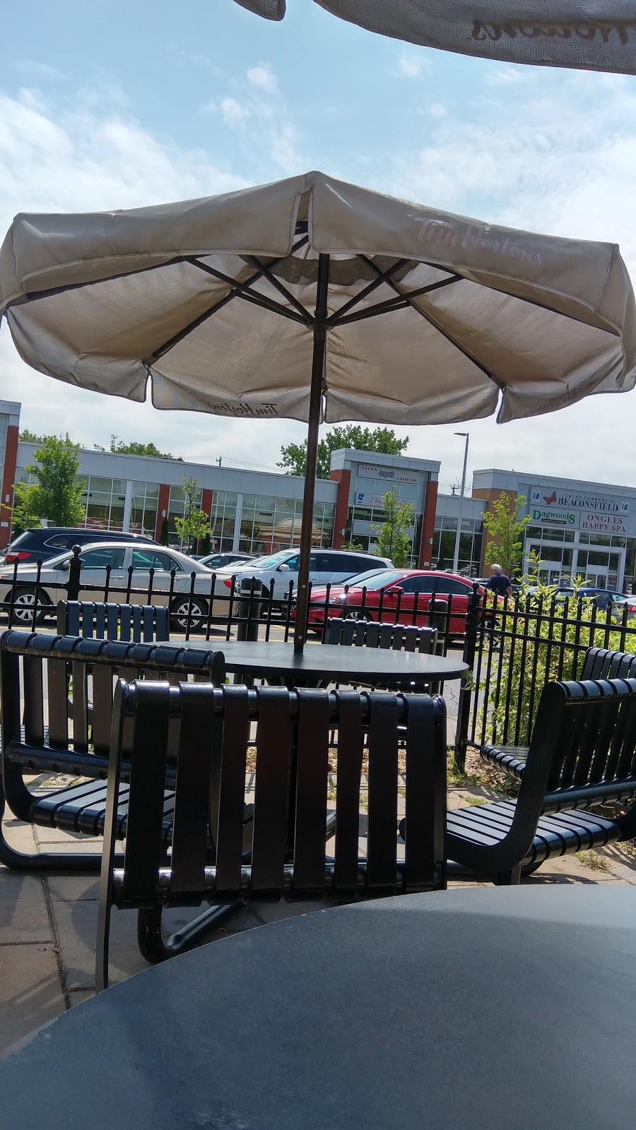 Tim Hortons | 108 Beaurepaire Dr, Beaconsfield, QC H9W 0A1, Canada | Phone: (514) 693-3658