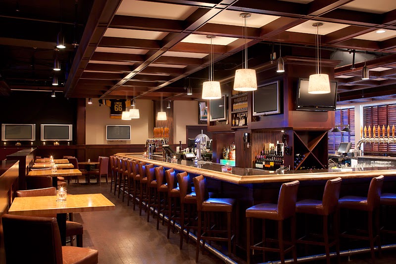 Metropolitan Bar & Grill | 829 McCallum Rd, Victoria, BC V9B 6W5, Canada | Phone: (250) 474-6063