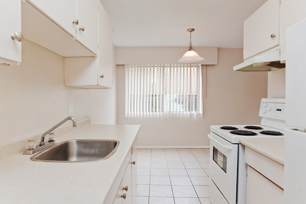 Sherbrooke Manor Apartments | 329 Sherbrooke St, New Westminster, BC V3L 3M5, Canada | Phone: (778) 655-1730