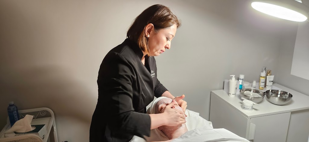EuroDerm | 1729 Av. Bourgogne, Chambly, QC J3L 1Y8, Canada | Phone: (367) 777-1133