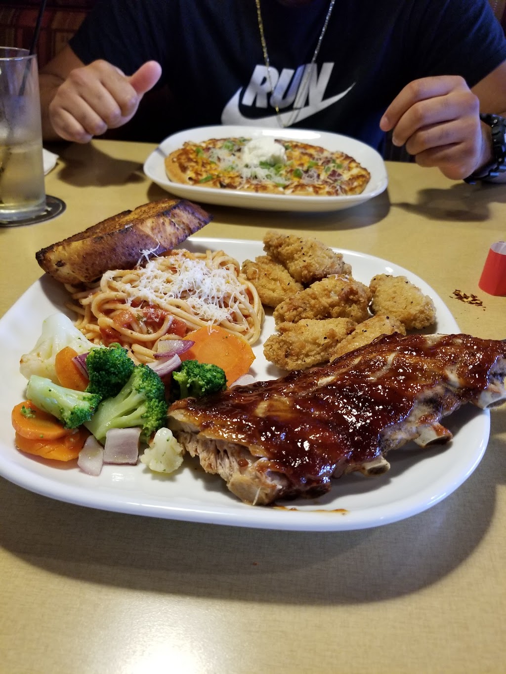 Boston Pizza | 270 North Service Rd W, Oakville, ON L6M 2R8, Canada | Phone: (905) 849-8100