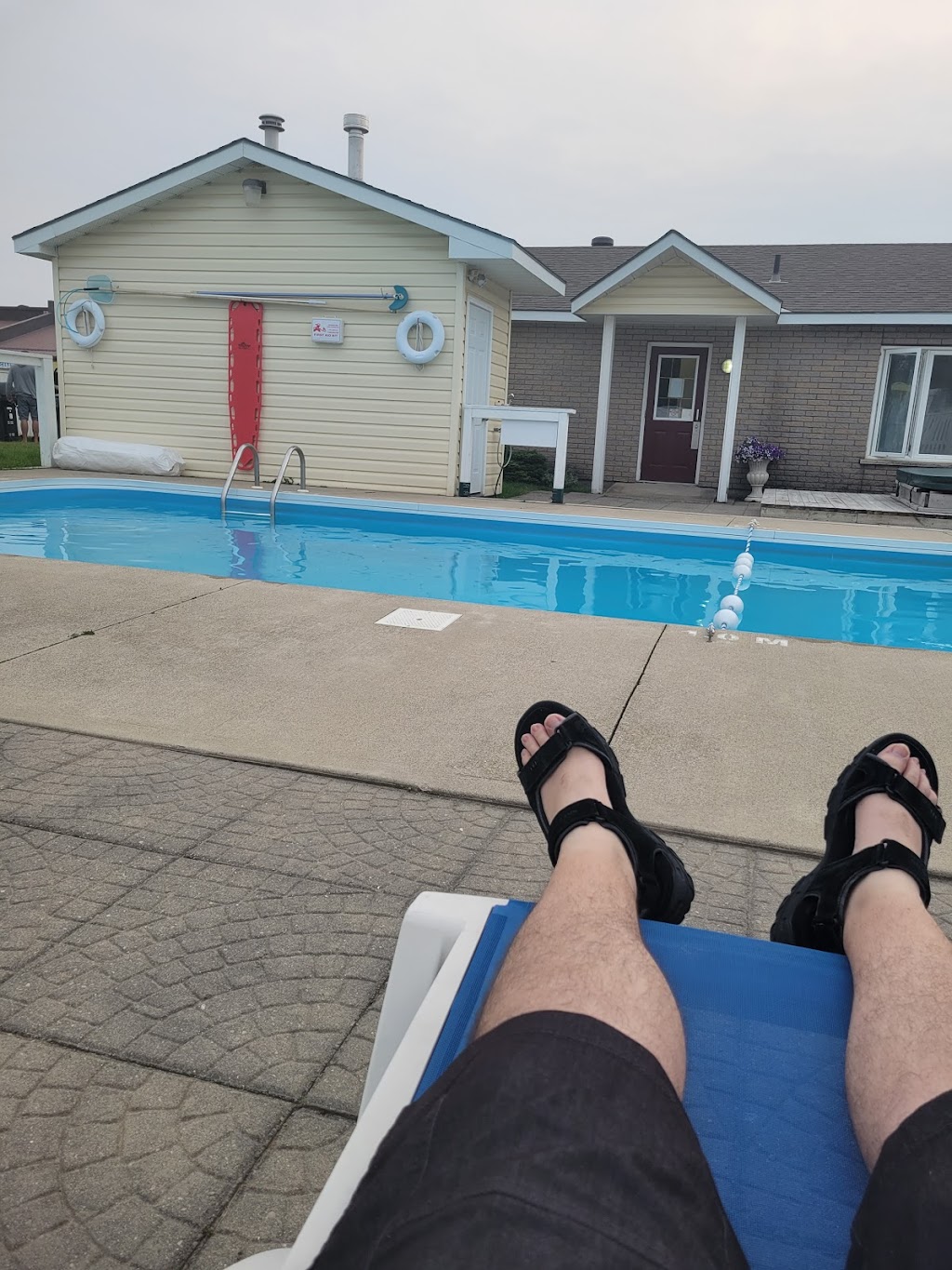 Centennial Motel | 10 Sauble Falls Pkwy, Sauble Beach, ON N0H 2G0, Canada | Phone: (519) 422-1531