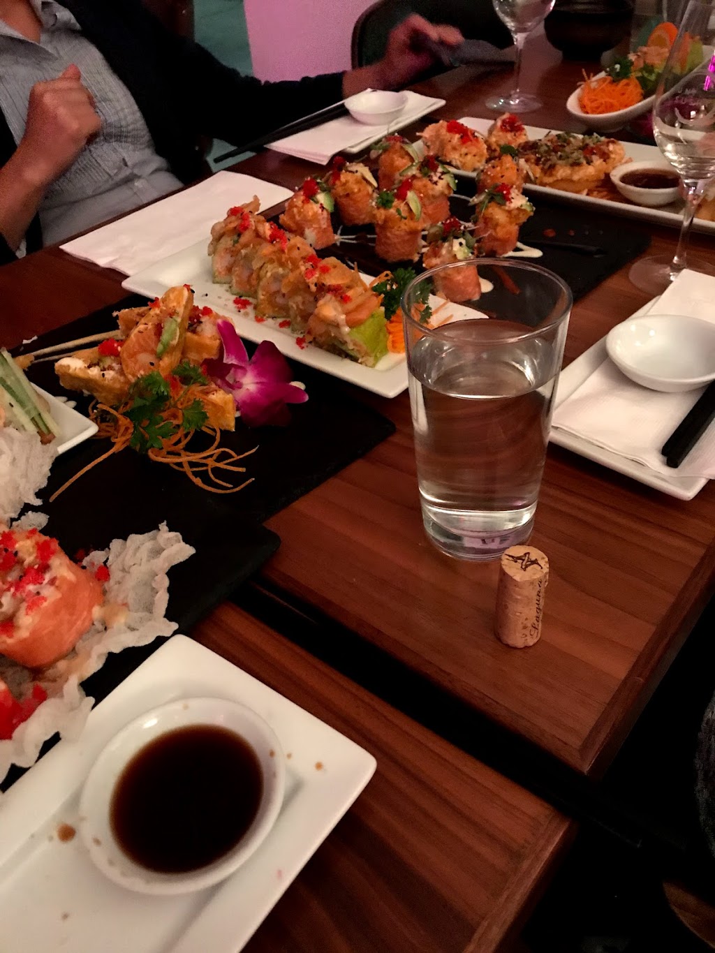 Uni Sushi | 210 Boul Jean-Leman, Candiac, QC J5R 6E6, Canada | Phone: (450) 619-9888