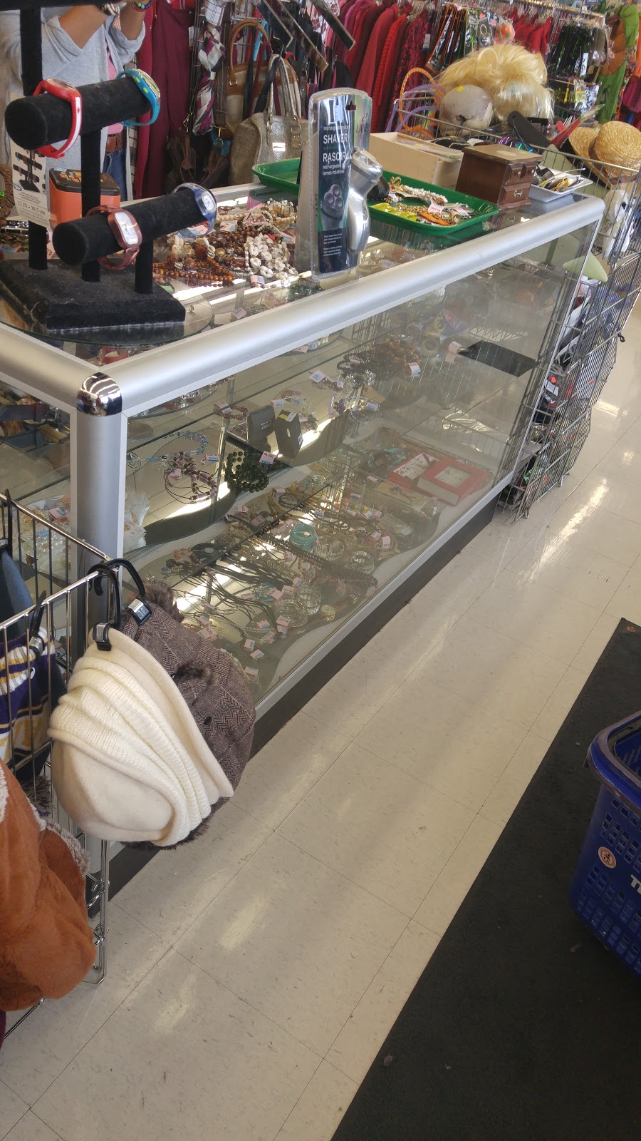 The Salvation Army Thrift Store | 350 Scott St, St. Catharines, ON L2N 6T4, Canada | Phone: (905) 934-4599