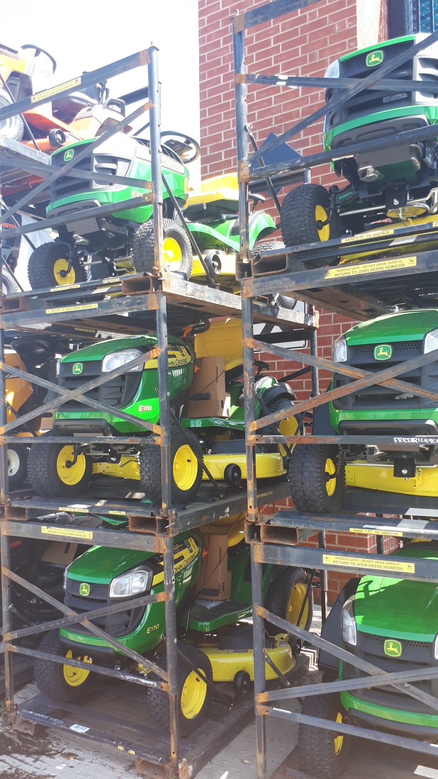 Lowes Garden Centre | 10111 Heart Lake Rd, Brampton, ON L6Z 0E4, Canada | Phone: (905) 843-4300