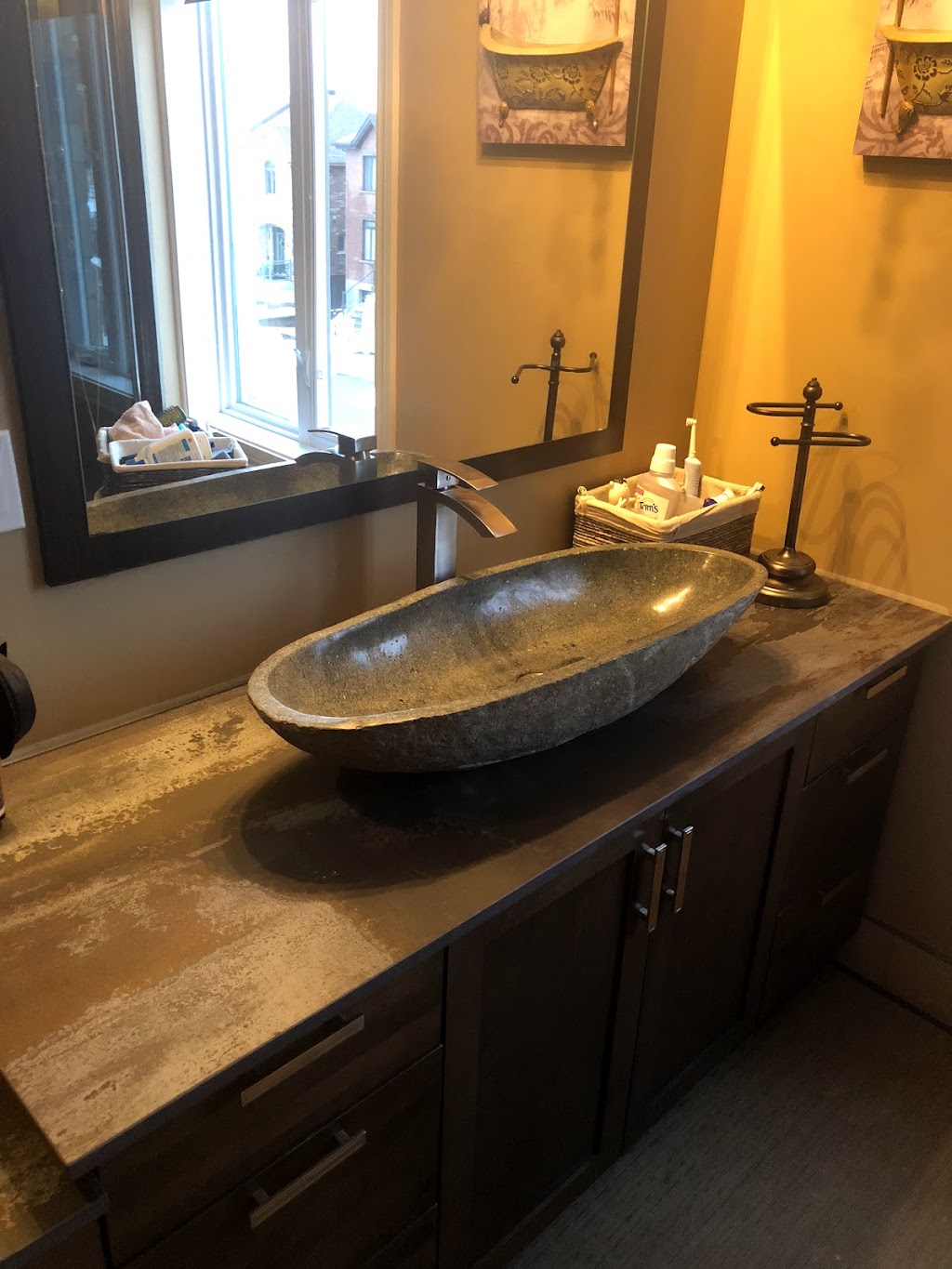 Skyllas Sunstrum | 307 Rue Théberge, Terrebonne, QC J6W 2R3, Canada | Phone: (438) 391-3884