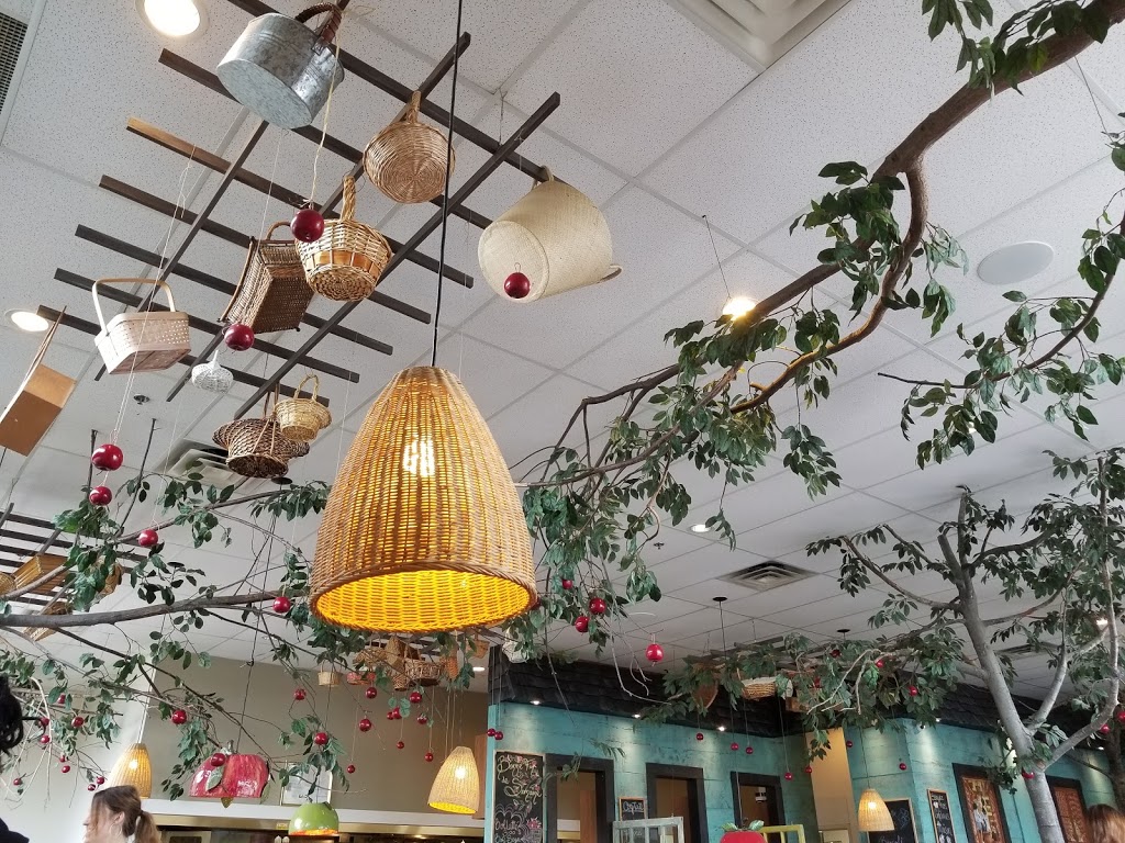 Resto La Grand-Mère Poule | 430 Boulevard Sir-Wilfrid-Laurier, Mont-Saint-Hilaire, QC J3H 6M5, Canada | Phone: (450) 467-9419