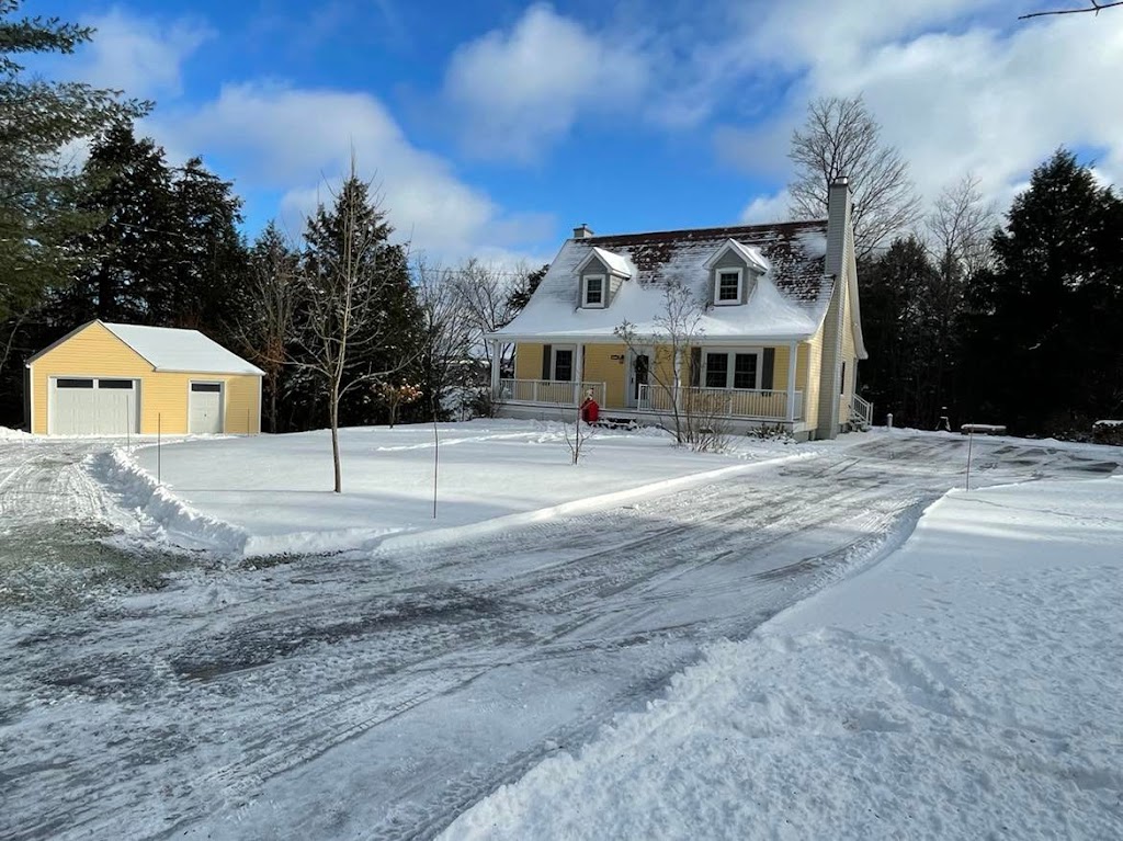 Domaine aux 2 acres, 3 lacs | 213 Rue Dusseault, Val-des-Sources, QC J1T 3M7, Canada | Phone: (819) 238-4800