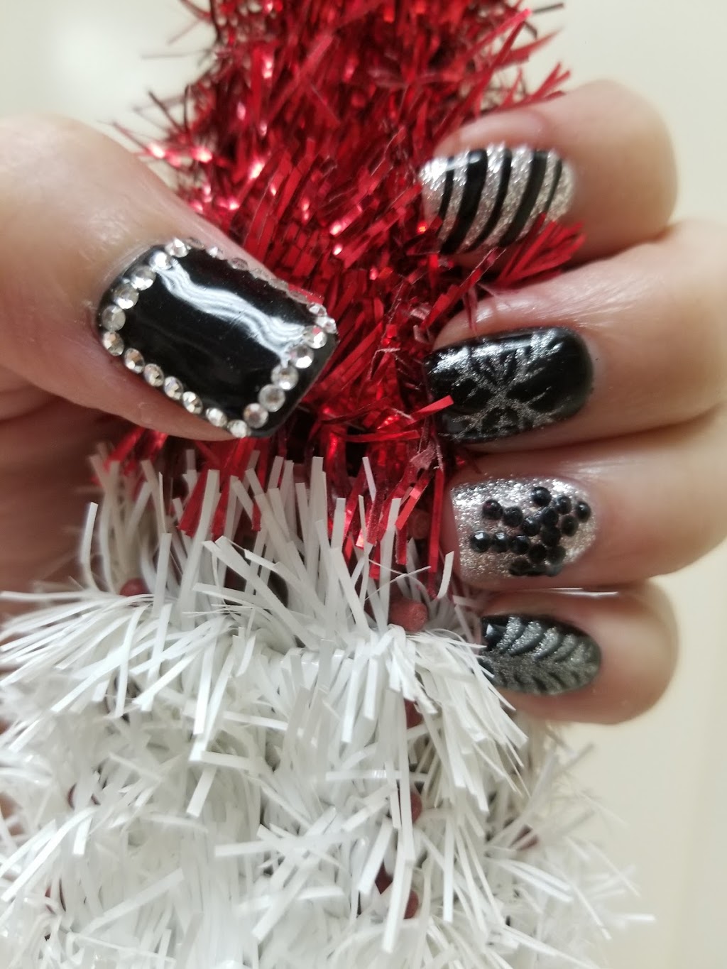Deluxe Nails & Spa | 1077 N Service Rd #17, Mississauga, ON L4Y 1A5, Canada | Phone: (905) 306-9807