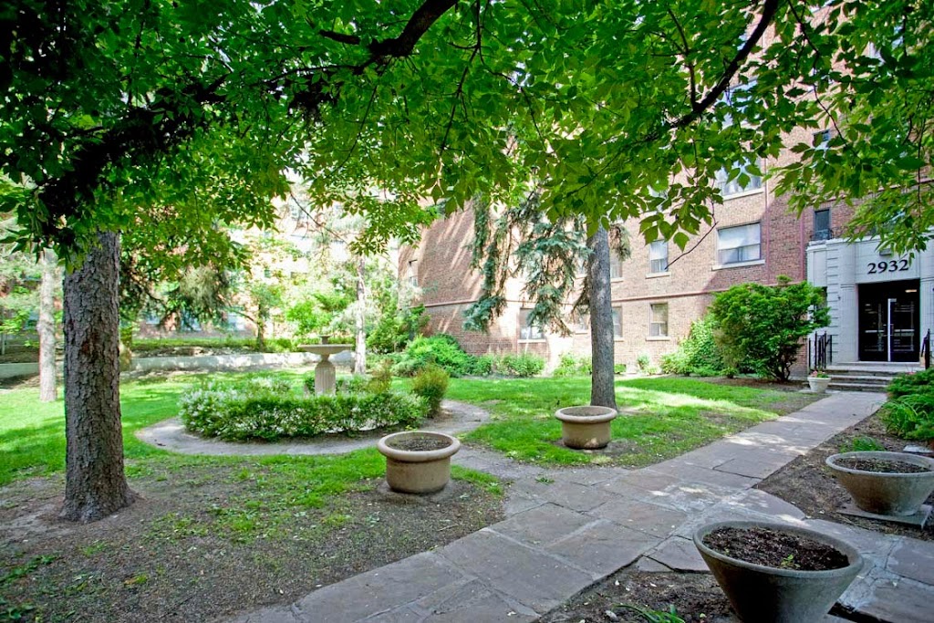 Chatsworth Apartments | 2928 Yonge St, Toronto, ON M4R 2K2, Canada | Phone: (416) 932-8170