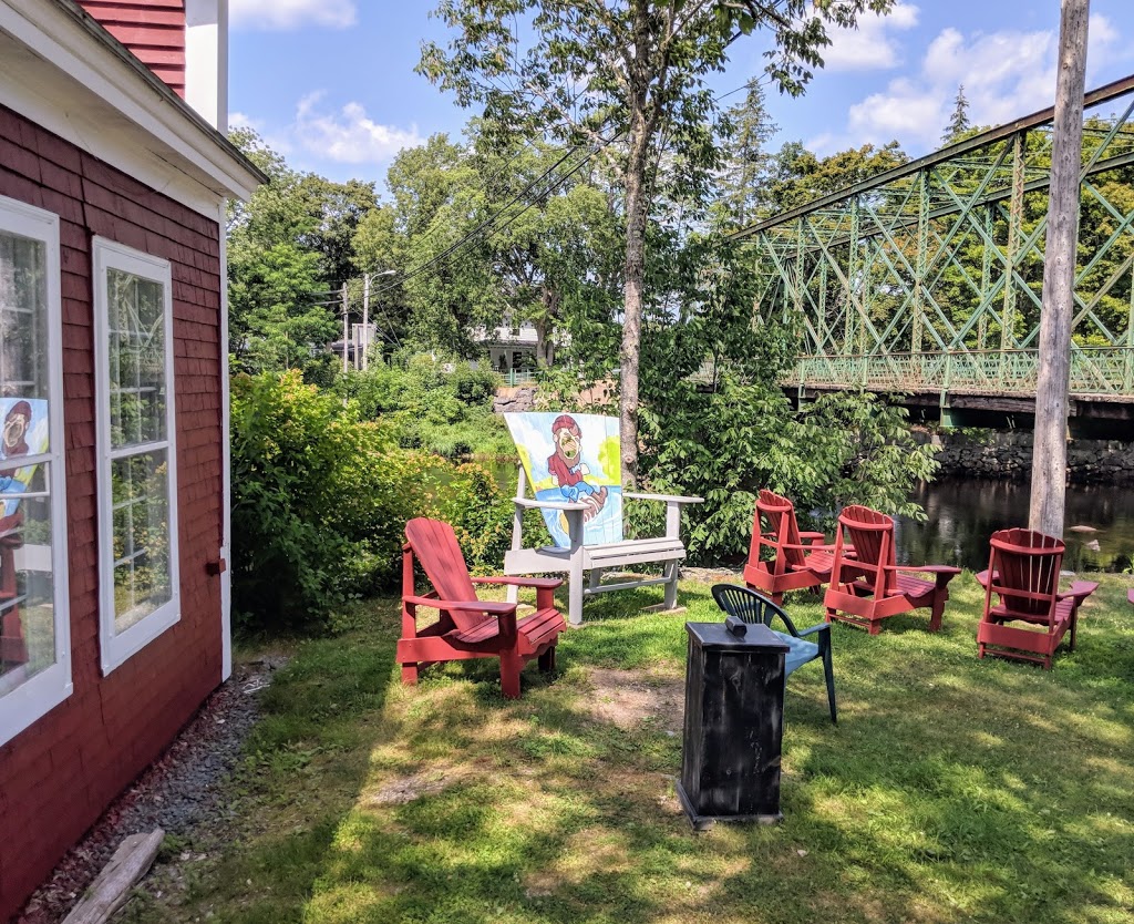 Riverbank General Store and Cafe | 8 Medway River Rd, Mill Village, NS B0J 2H0, Canada | Phone: (902) 677-2013