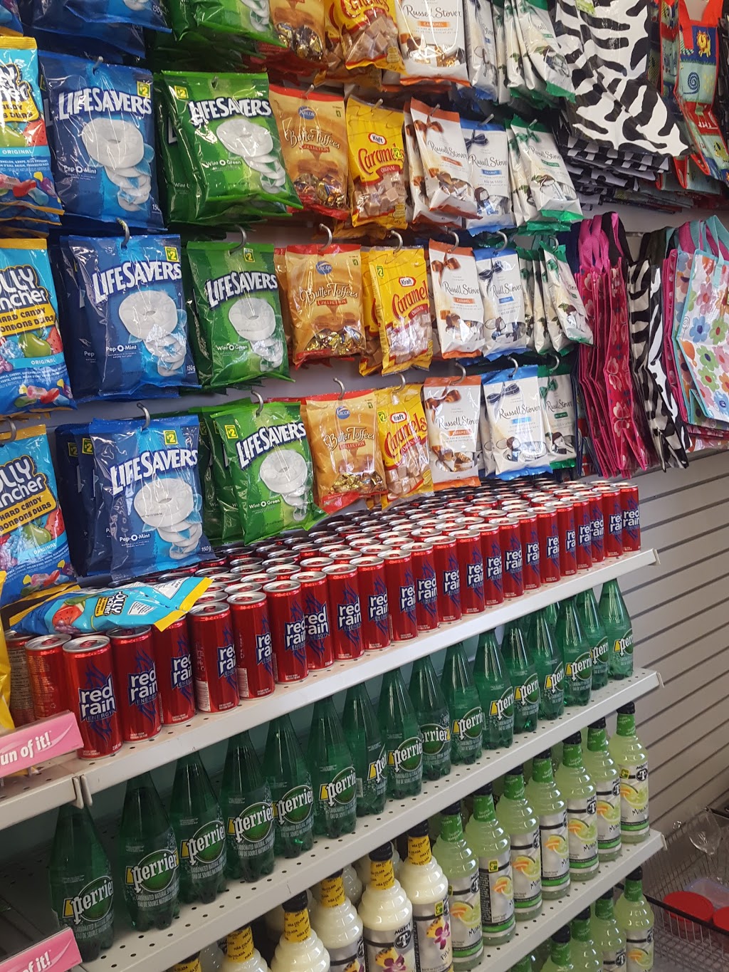 Dollarama | Cross Avenue, 125 Trafalgar Rd, Oakville, ON L6J 2W8, Canada | Phone: (289) 291-0114