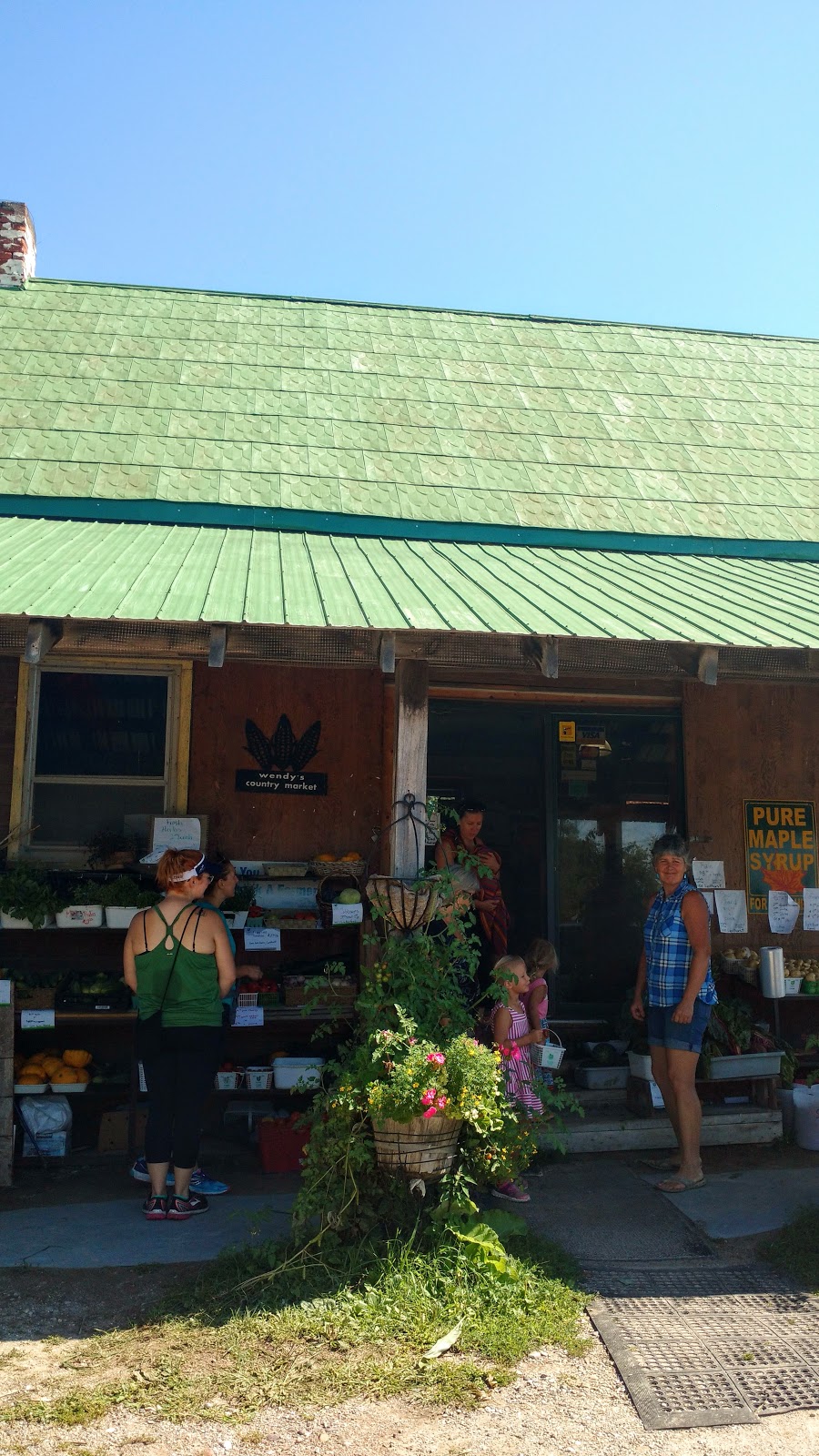 Wendys Country Market | 408 Fortune Line Rd, Lyndhurst, ON K0E 1N0, Canada | Phone: (613) 561-2177