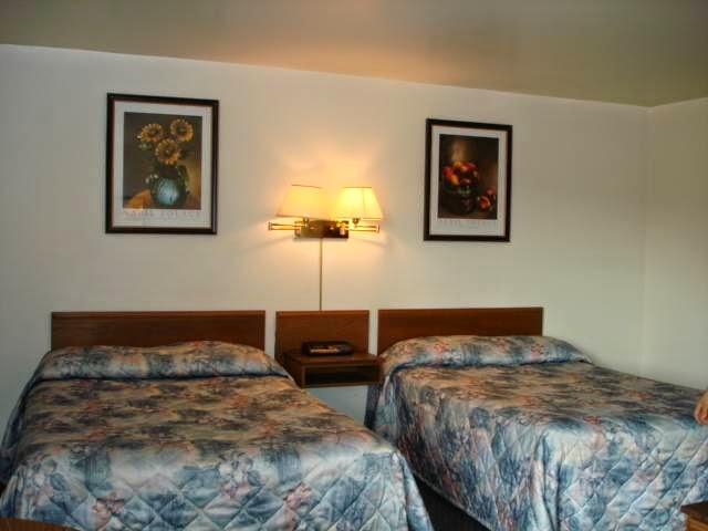 The Gables Inn | 1625 London Line, Sarnia, ON N7W 1A9, Canada | Phone: (519) 542-5523