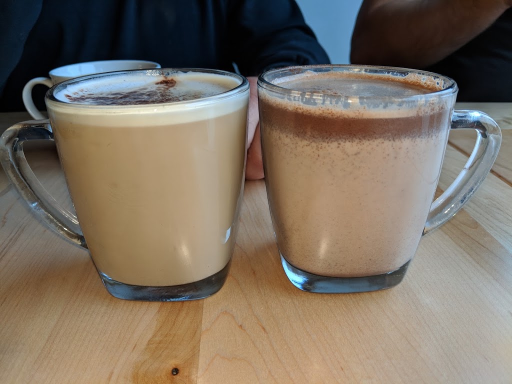 Léo Latté Café Bistro | 756 Rue De LIndustrie, Saint-Paul, QC J0K 3E0, Canada | Phone: (450) 394-4488