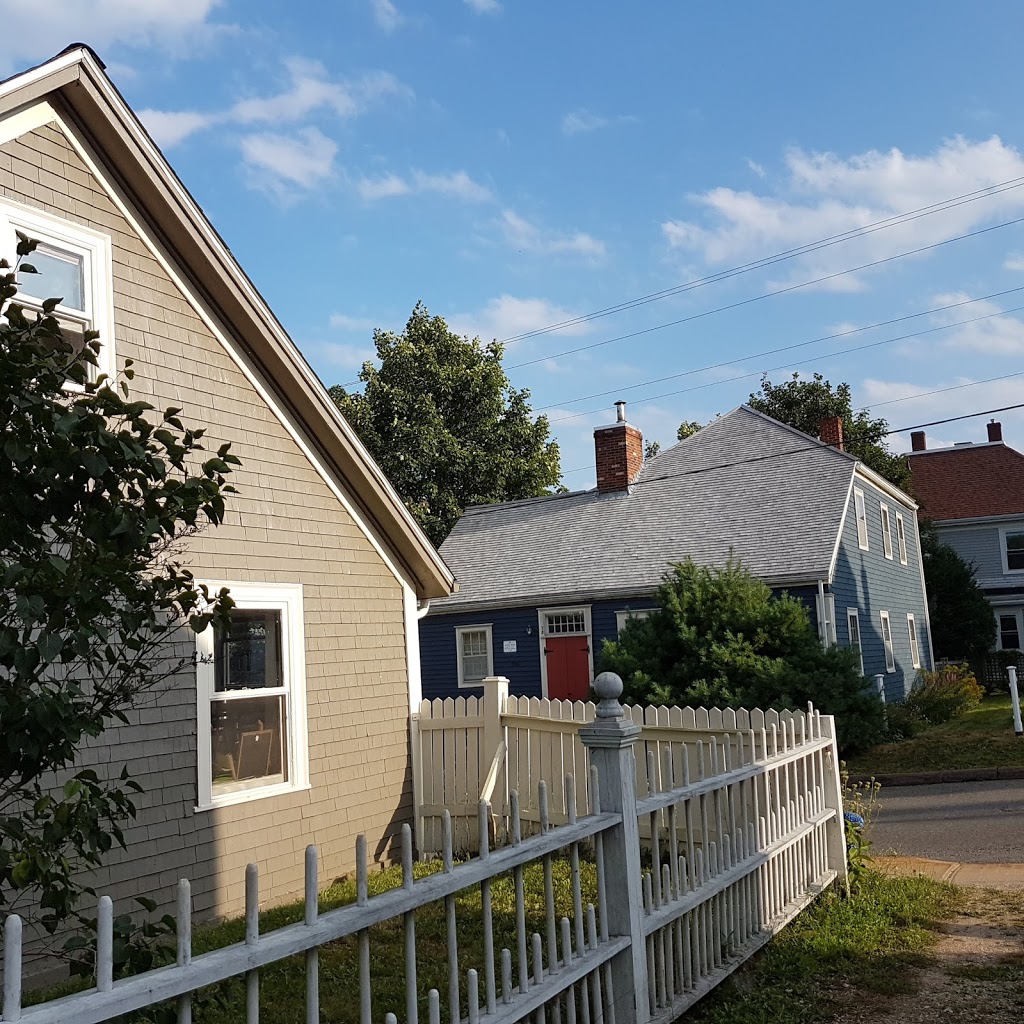 Lennox Inn Bed & Breakfast | 69 Fox St, Lunenburg, NS B0J 2C0, Canada | Phone: (902) 521-0214