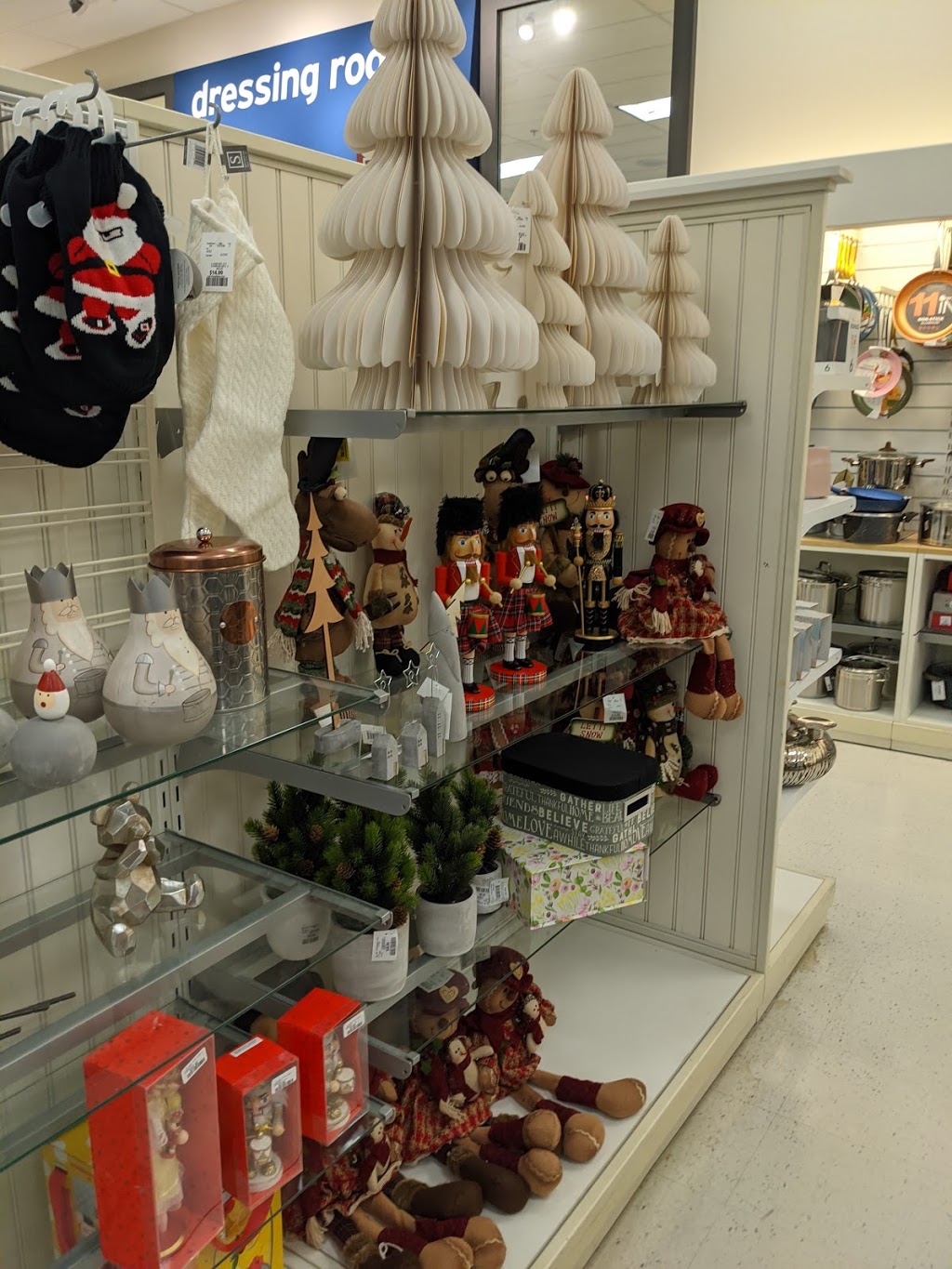 Marshalls | 1644 Hillside Ave, Victoria, BC V8T 2C5, Canada | Phone: (250) 595-5931