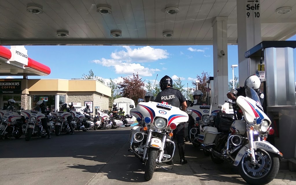Petro-Canada | 690 Hunt Club Rd, Ottawa, ON K1V 1C3, Canada | Phone: (613) 737-3155