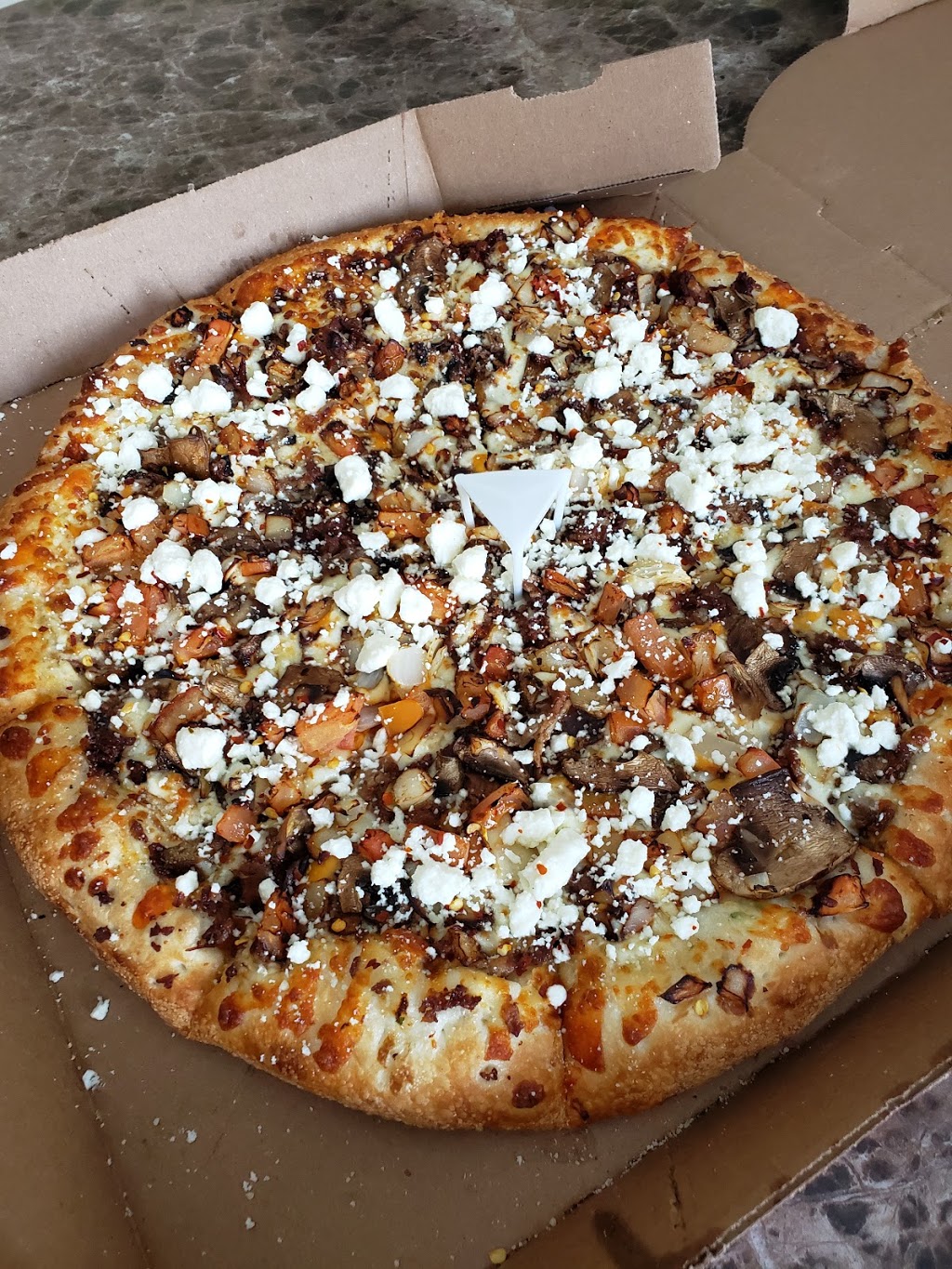 Toppers Pizza - Aurora | 15531 Yonge St, Aurora, ON L4G 1P3, Canada | Phone: (866) 454-6644