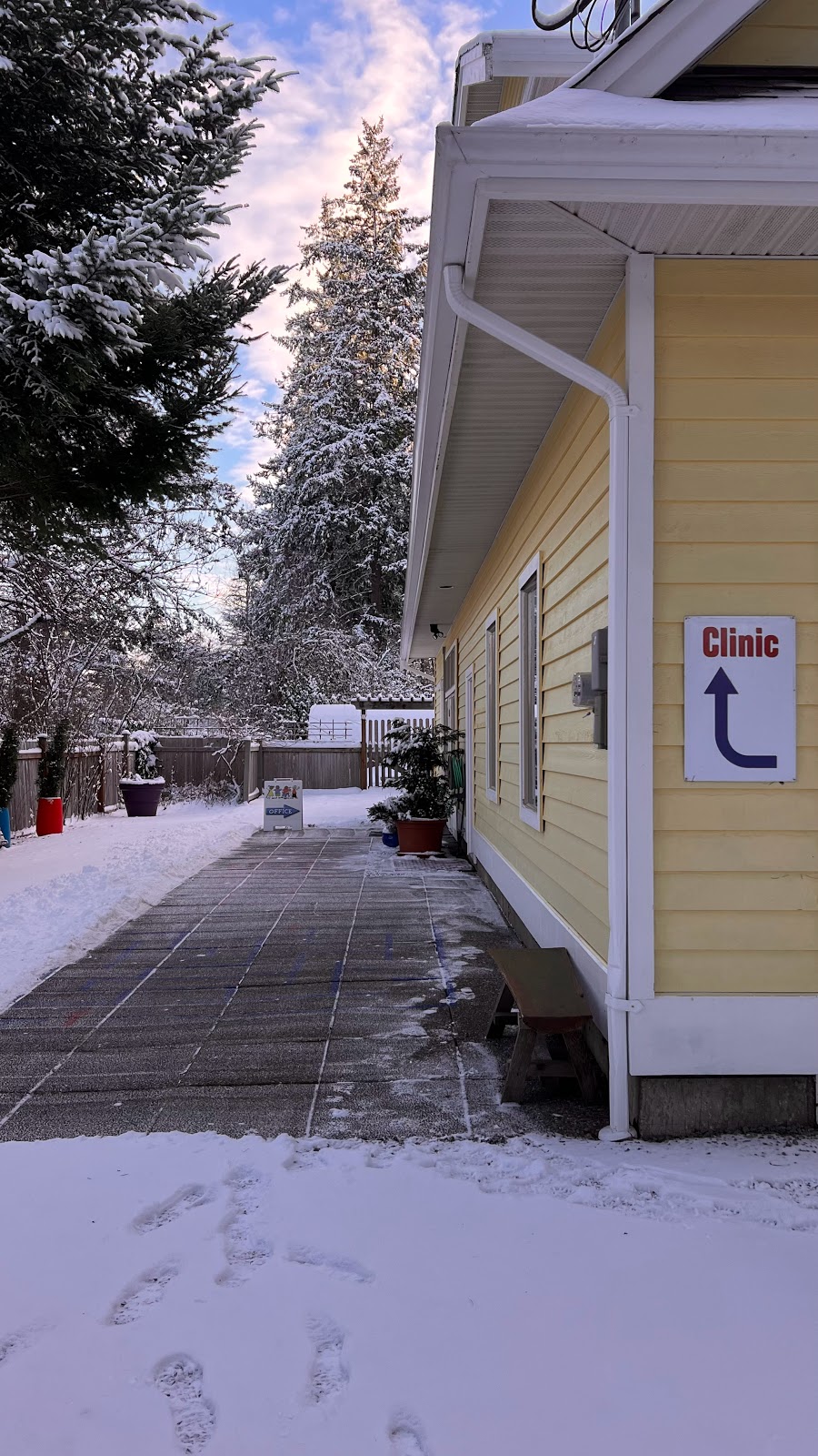 Theron Jan J. H. Dr | 1151 Lazo Rd, Comox, BC V9M 3W3, Canada | Phone: (250) 941-0042