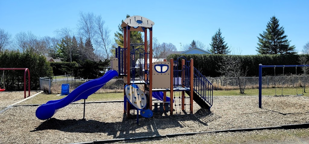 Parc Cour du Roy | Rue Roy, Mercier, QC J6R 2L1, Canada | Phone: (450) 691-6090