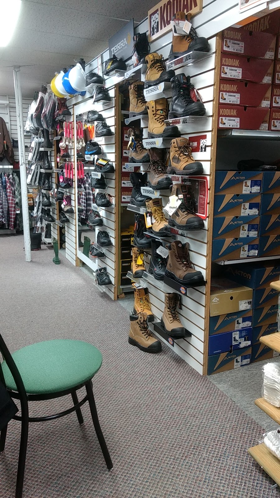 Au Coin de la Chaussure Pop | 3792 Rue Queen, Rawdon, QC J0K 1S0, Canada | Phone: (450) 834-4365