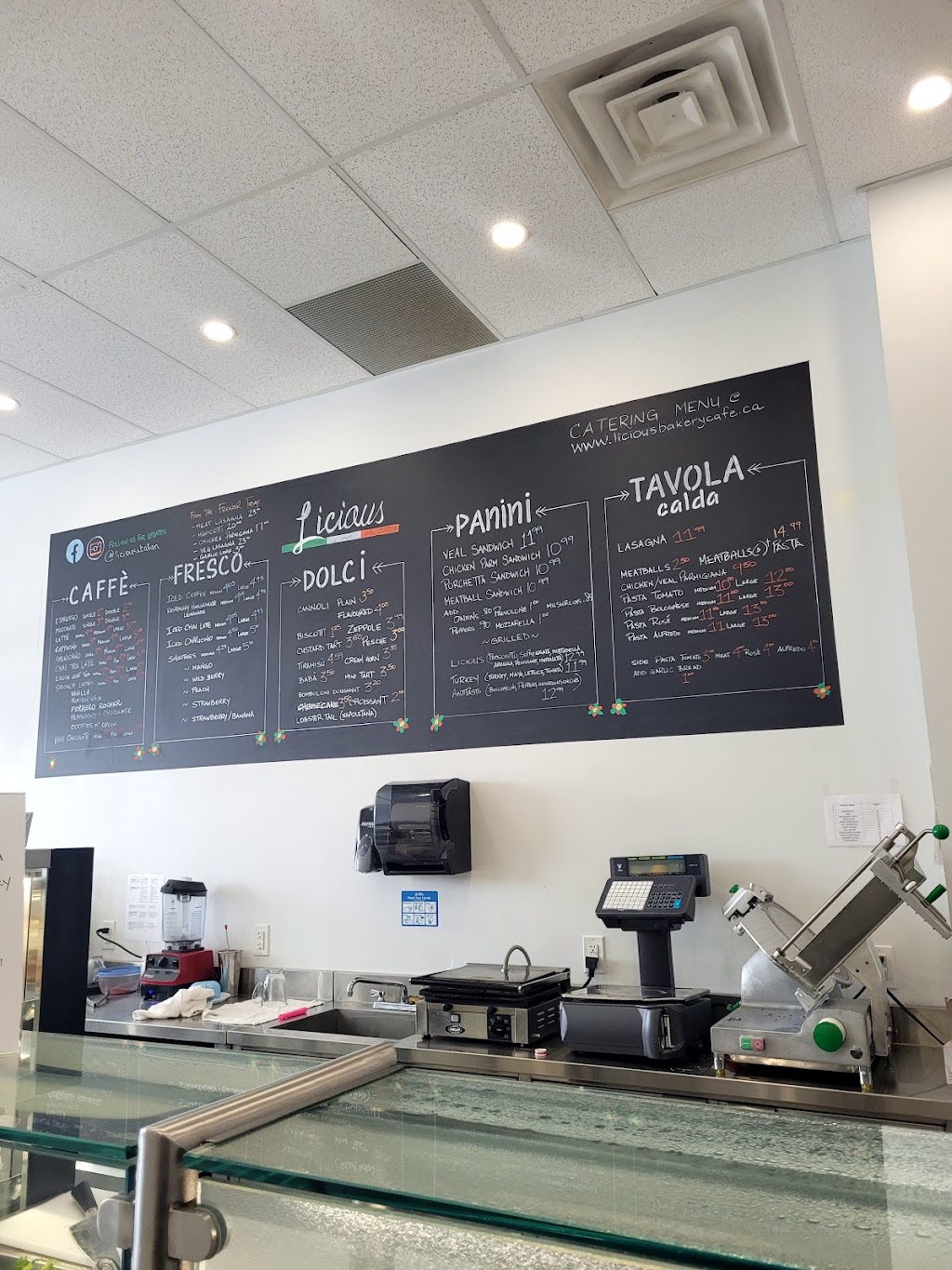 Licious Italian Bakery Cafe | 490 Mapleview Dr W, Barrie, ON L4N 6C3, Canada | Phone: (705) 252-0221