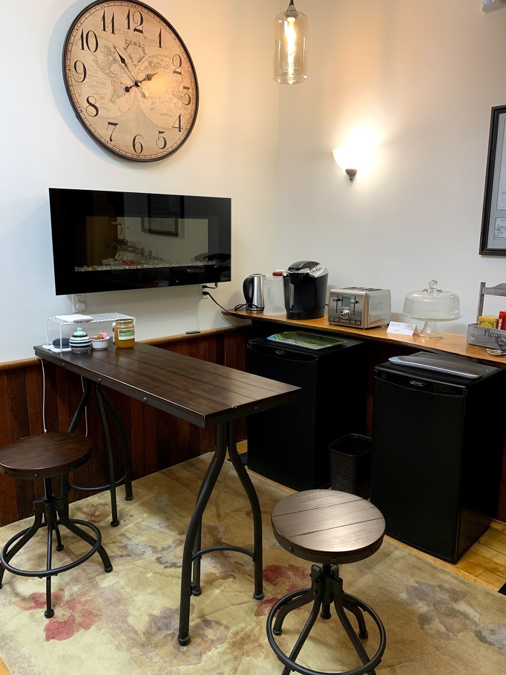 Solace on Turnberry Boutique Hotel | 437 Turnberry St, Brussels, ON N0G 1H0, Canada | Phone: (519) 525-3333