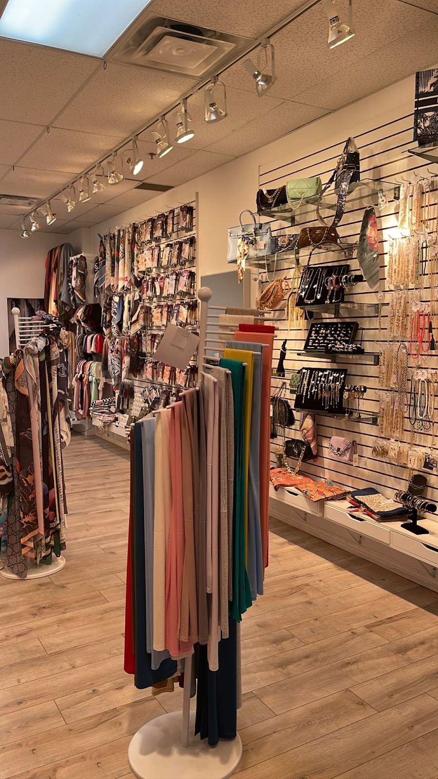 NOLA | 7275 Rue Sherbrooke E local 12, Montréal, QC H1N 1E9, Canada | Phone: (438) 495-6766
