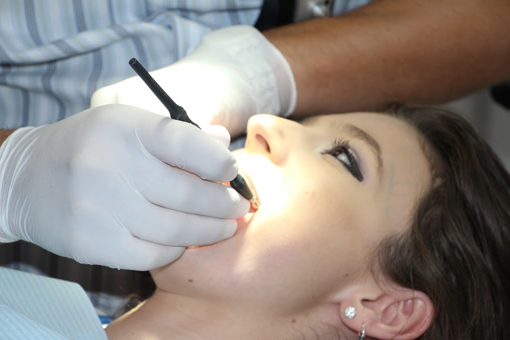 Clinique Dentaire Bernard Bouchard | 6320 Boulevard Wilfrid-Hamel, LAncienne-Lorette, QC G2E 2H8, Canada | Phone: (418) 877-8567